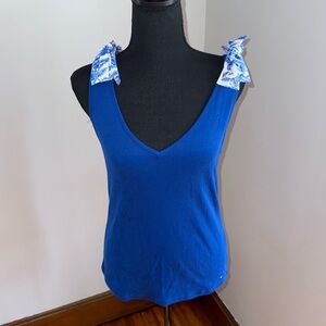 Tommy Hilfiger Bow Shirt Size Small. Worn once